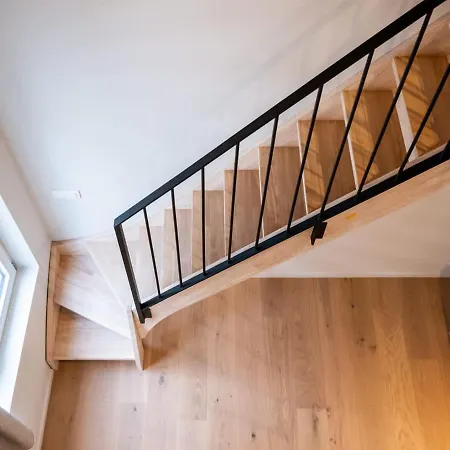 Huswell - Stylish Duplex With Premium Materials In Center Apartment