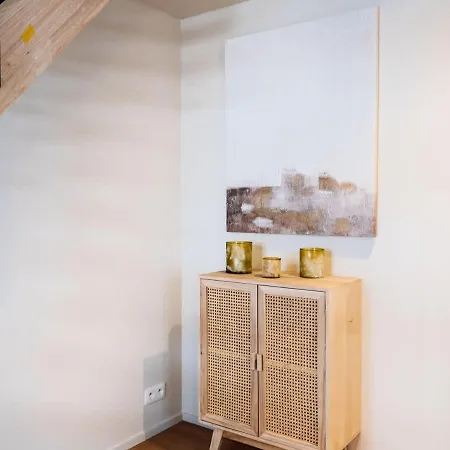 Huswell - Stylish Duplex With Premium Materials In Center Apartment